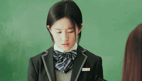 自信的人穿校服有多美，氣質(zhì)是培養(yǎng)出來(lái)的